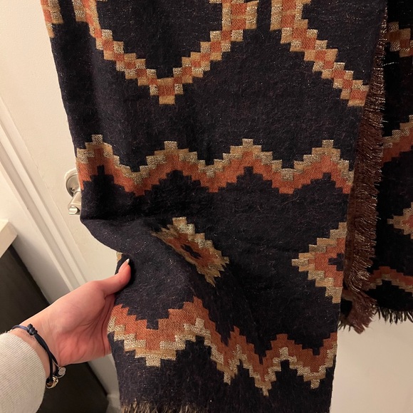 Geometric Patterned Scarf - Picture 2 of 6